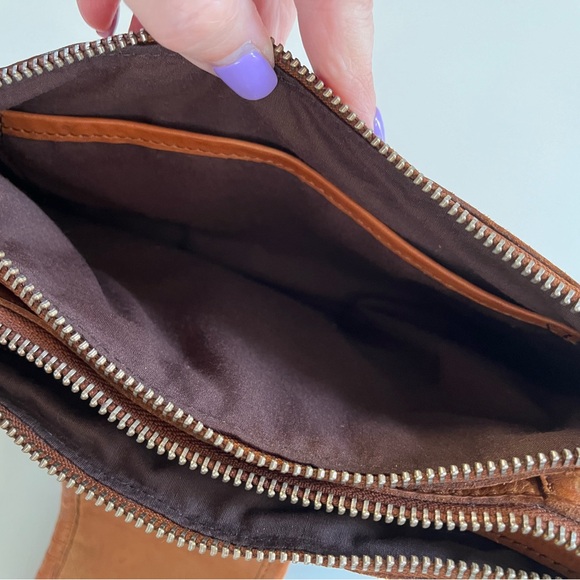 Vilenca Holland Crossbody - Picture 7 of 7